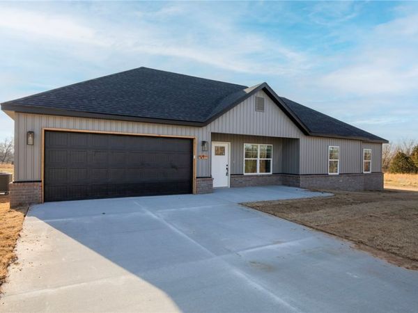 1 Patrick Place , Bella Vista, AR 72715