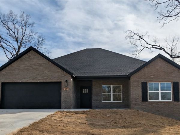 25 Thornaby Drive, Bella Vista, AR 72714