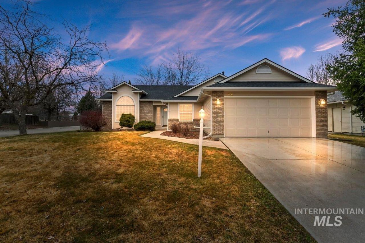 44 S Firwood Ave, Eagle, ID 83616 Main Photo