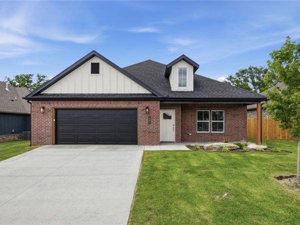 403 W Hondo Street, Siloam Springs, AR 72761