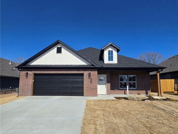 403 W Hondo Street, Siloam Springs, AR 72761