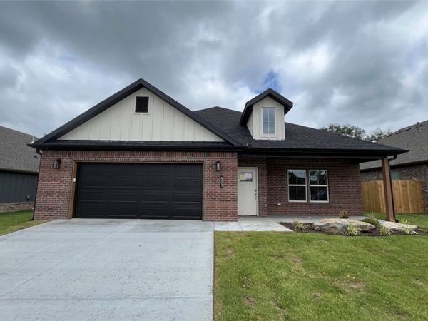 403 W Hondo Street, Siloam Springs, AR 72761
