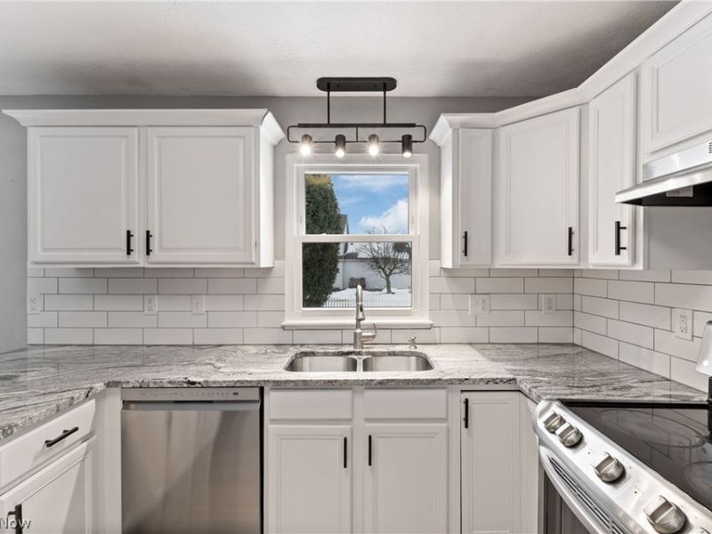 695 Hillcrest Drive, Wadsworth, OH 44281 Photo 10