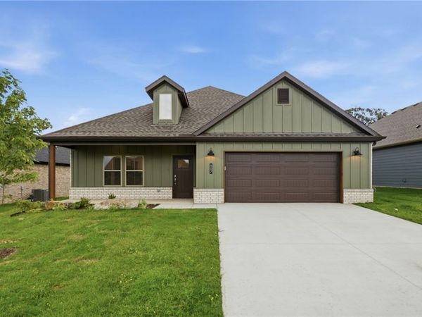 407 W Hondo Street, Siloam Springs, AR 72761