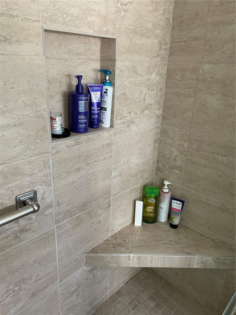 5624 Palm Aire Drive, Unit V105, Sarasota, FL 34243 Photo