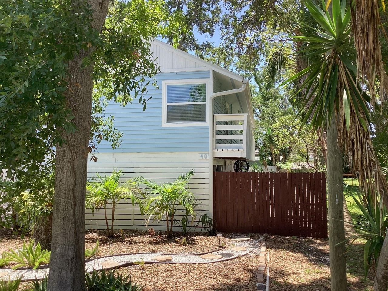 401 Pennsylvania Avenue, Crystal Beach, FL 34681 Photo