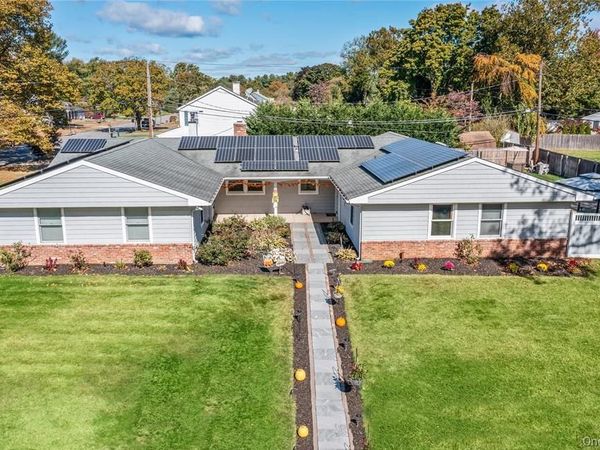 11 Onyx N Dr , Stony Brook, NY 11790