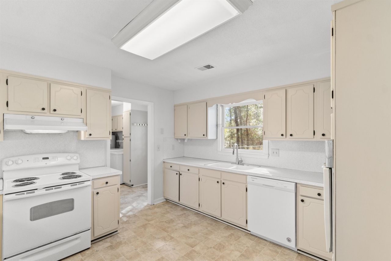 2905 Whites Bridge Dr.  Photo 6