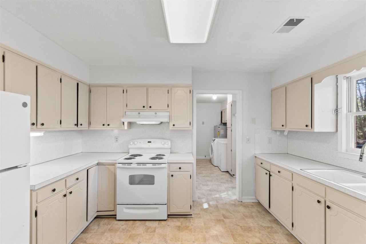 2905 Whites Bridge Dr.  Photo 7