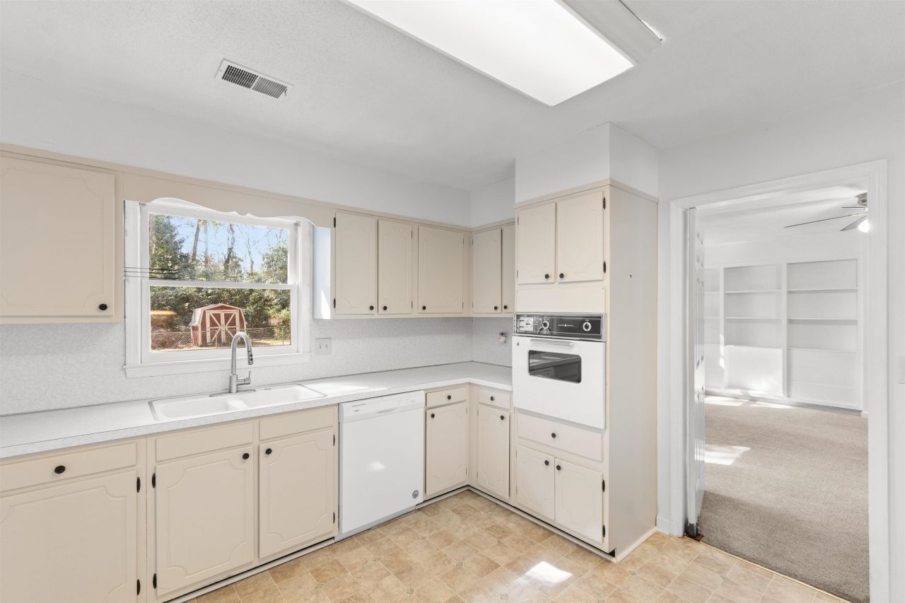 2905 Whites Bridge Dr.  Photo 8