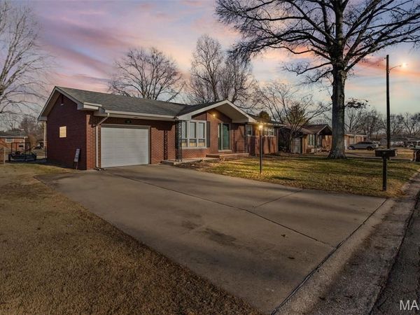 336 Crestview Drive, Wood River, IL 62095