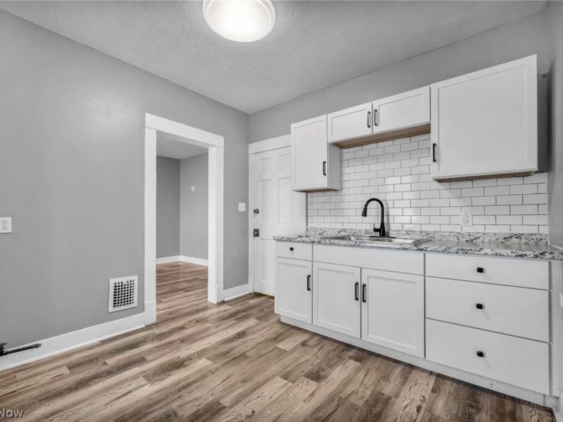 10111 Born Avenue, Cleveland, OH 44108 Photo 16