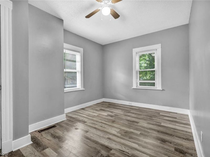 10111 Born Avenue, Cleveland, OH 44108 Photo 23