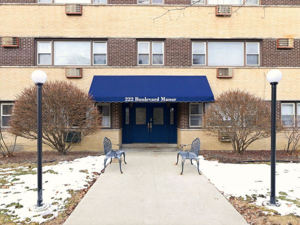 222 Washington Boulevard, Unit 105, Oak Park, IL 60302