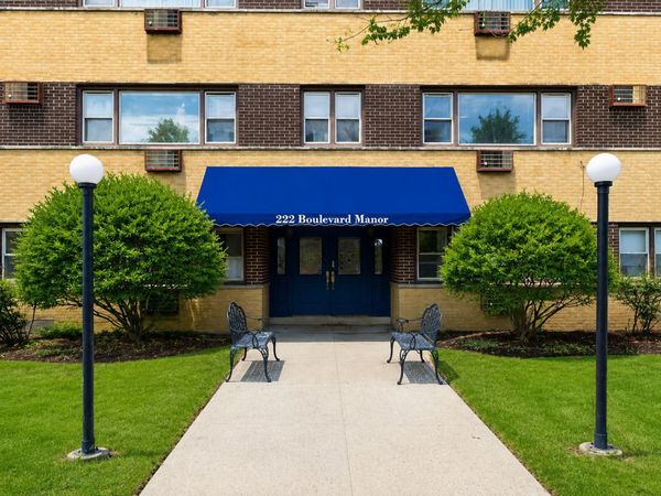222 Washington Boulevard, Unit 105, Oak Park, IL 60302