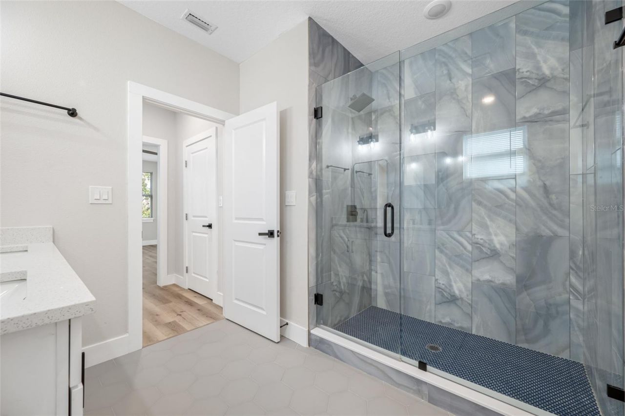 6910 Dartmouth Avenue N, Saint Petersburg, FL 33710 Photo