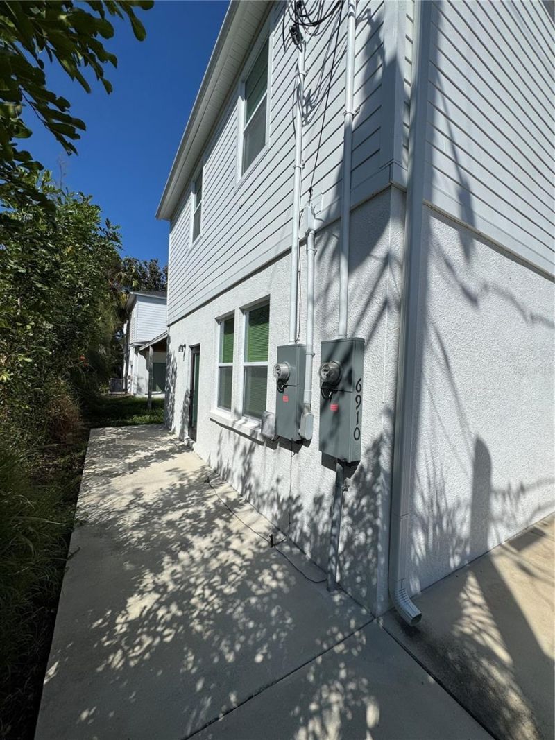 6910 Dartmouth Avenue N, Saint Petersburg, FL 33710 Photo