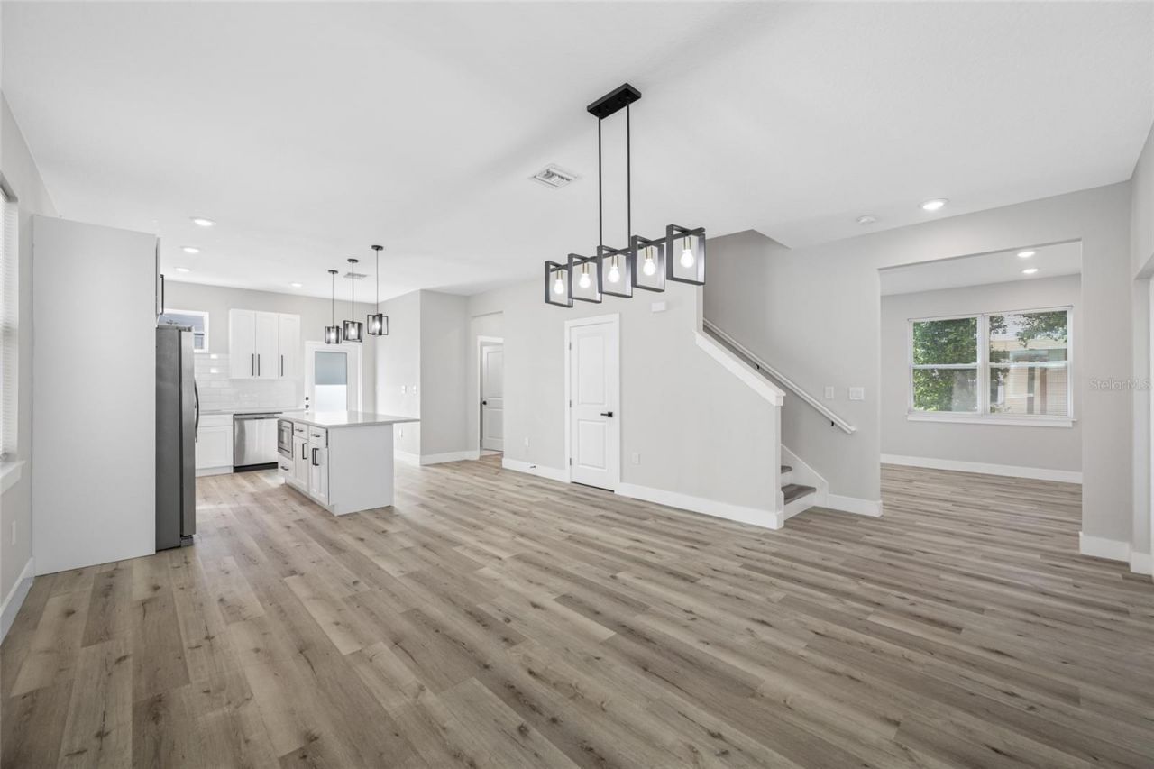 6910 Dartmouth Avenue N, Saint Petersburg, FL 33710 Photo