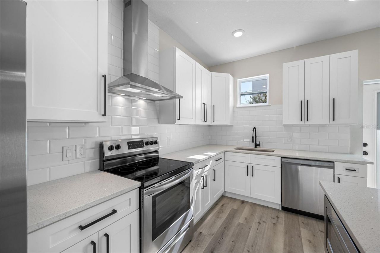 6910 Dartmouth Avenue N, Saint Petersburg, FL 33710 Photo