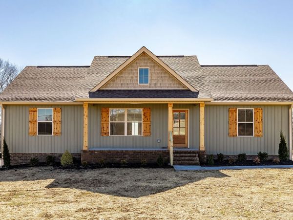 676 Chipman Rd, Bethpage, TN 37022