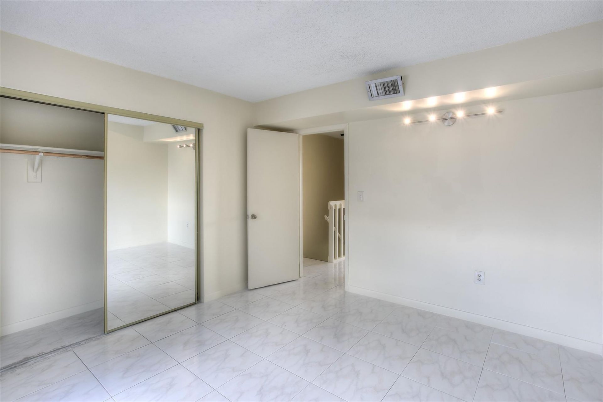 5808 W 26th Avenue, Unit 211, Hialeah, FL 33016 Photo