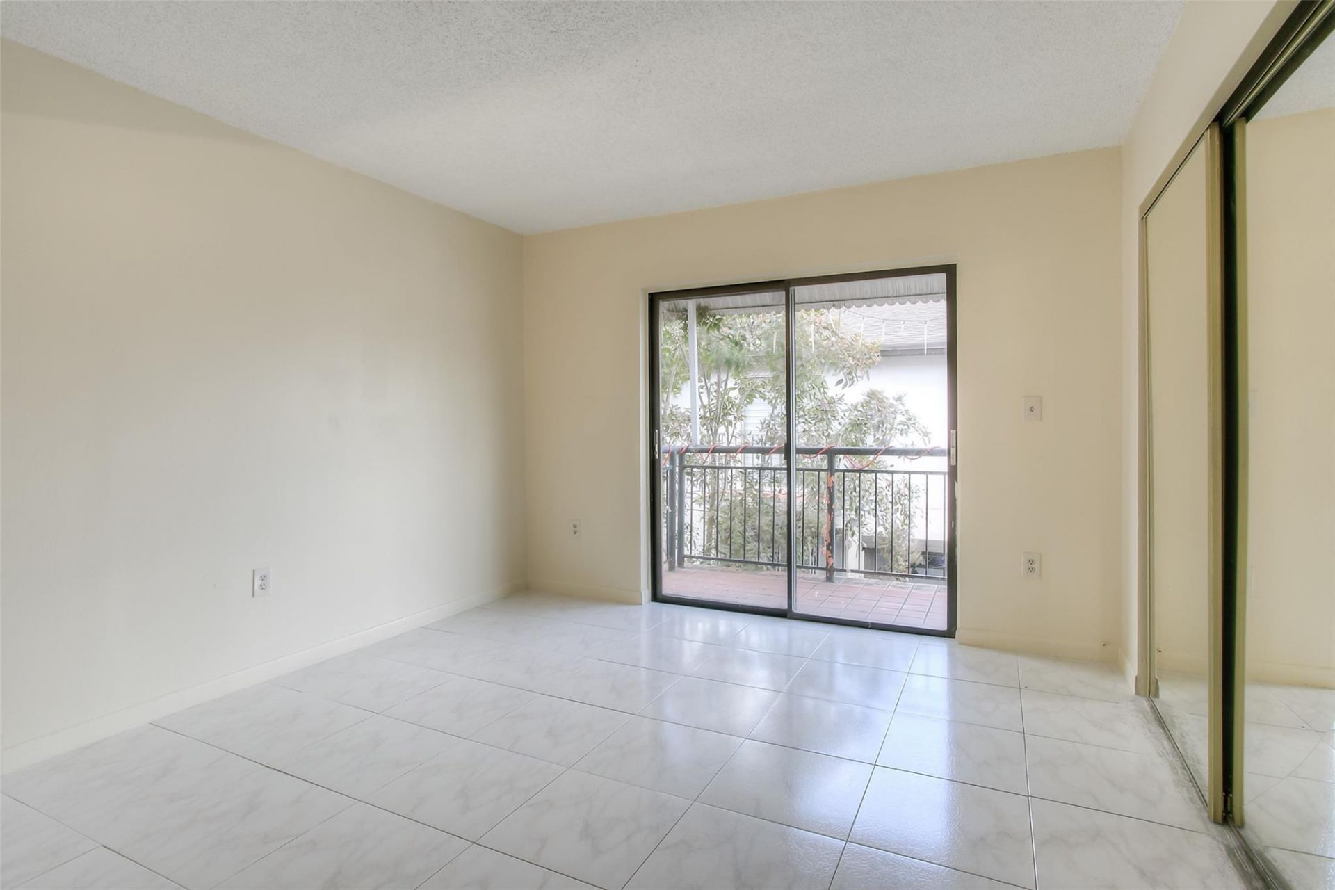 5808 W 26th Avenue, Unit 211, Hialeah, FL 33016 Photo