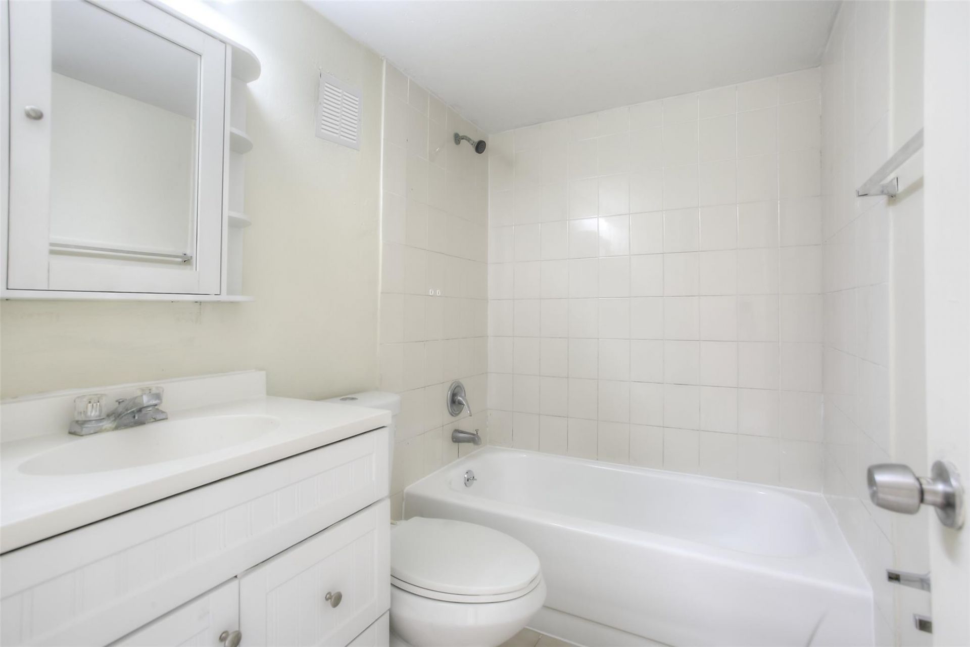 5808 W 26th Avenue, Unit 211, Hialeah, FL 33016 Photo