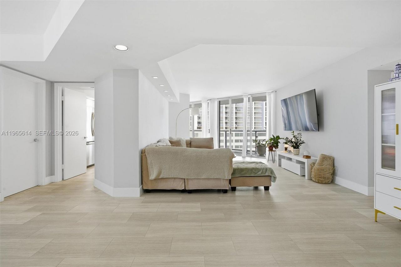 16485 Collins Ave , Unit 1034, Sunny Isles Beach, FL 33160 Photo