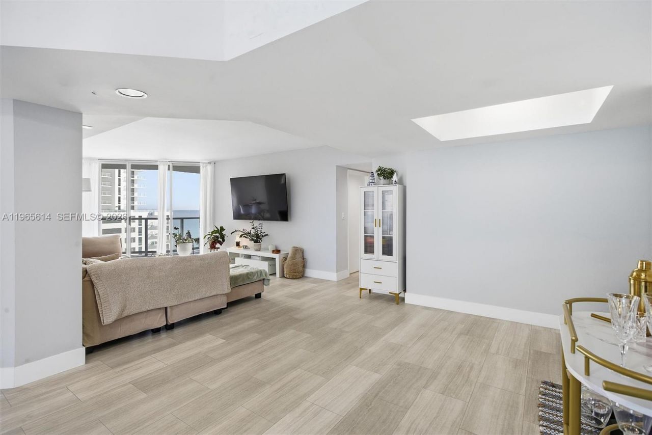16485 Collins Ave , Unit 1034, Sunny Isles Beach, FL 33160 Photo