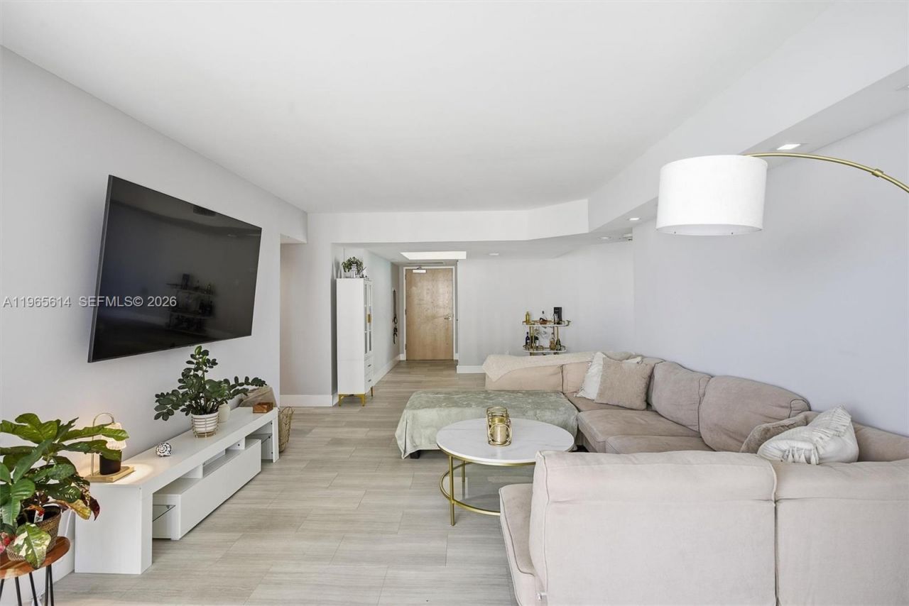 16485 Collins Ave , Unit 1034, Sunny Isles Beach, FL 33160 Photo