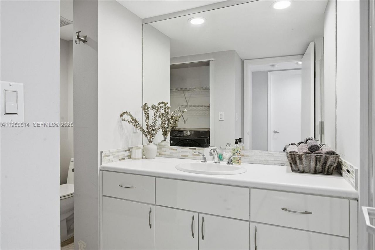 16485 Collins Ave , Unit 1034, Sunny Isles Beach, FL 33160 Photo