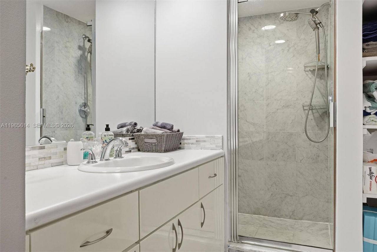 16485 Collins Ave , Unit 1034, Sunny Isles Beach, FL 33160 Photo