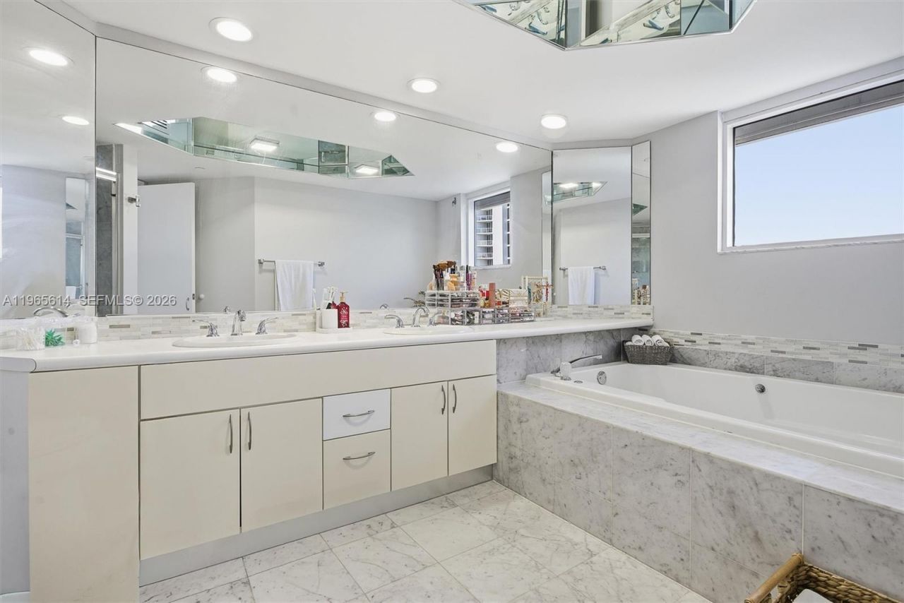 16485 Collins Ave , Unit 1034, Sunny Isles Beach, FL 33160 Photo