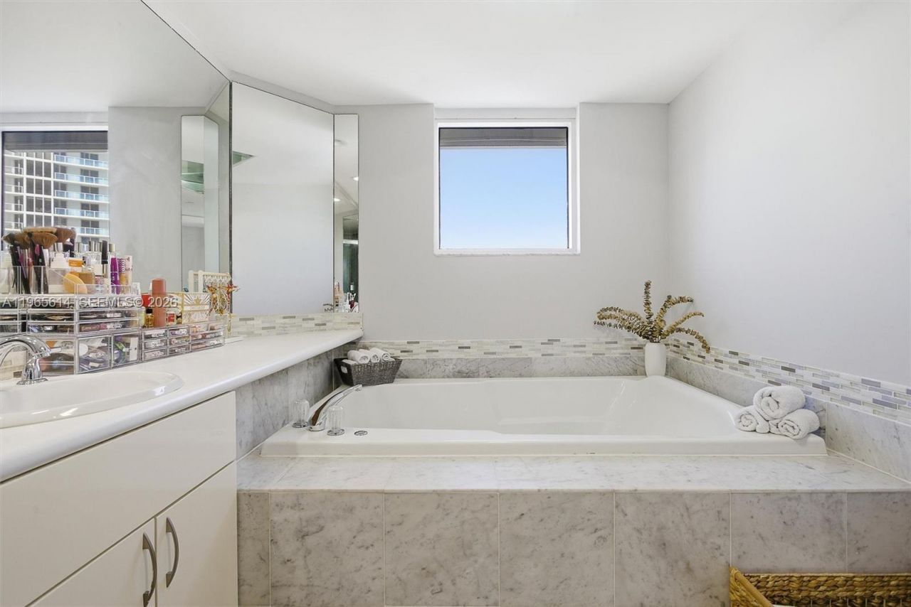 16485 Collins Ave , Unit 1034, Sunny Isles Beach, FL 33160 Photo