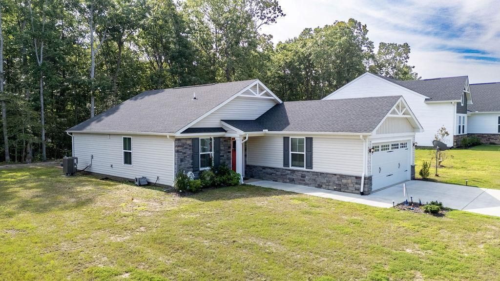 290 Pleasants Lane, Kilmarnock, VA 22482 Main Photo