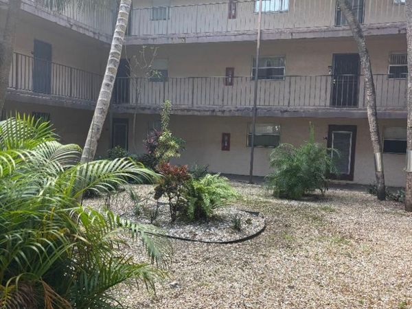 2840 somerset DR, Unit 206, Lauderdale Lakes, FL 33311