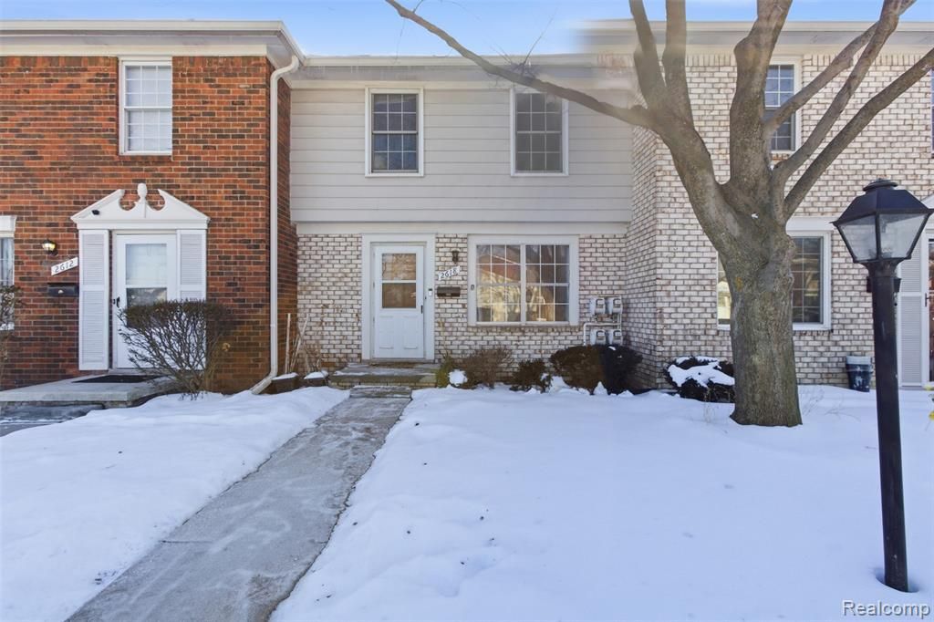 2618 Seaton Circuit S, Warren, MI 48091 Main Photo