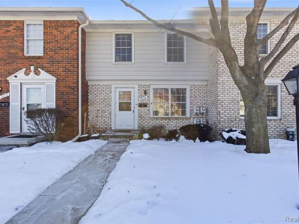 2618 Seaton Circuit S, Warren, MI 48091