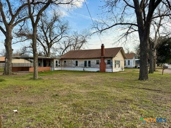 805 N Central Avenue , Cameron, TX 76520
