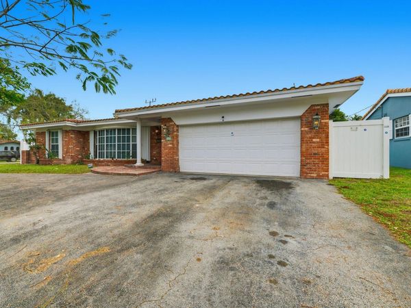 6110 NE 19th Ave, Fort Lauderdale, FL 33308