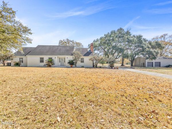 1401 E Bayou Parkway , Lafayette, LA 70508