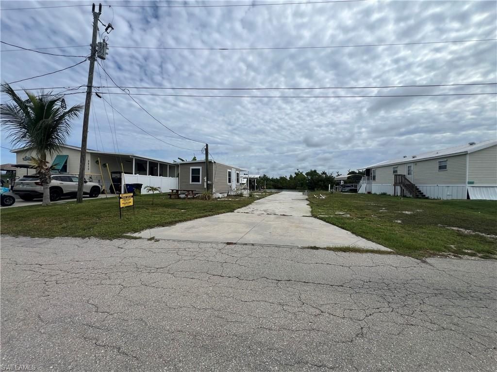 3900 Royal Palm Dr, Saint James City, FL 33956 Photo