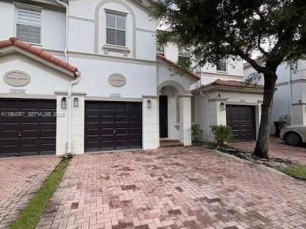 10762 NW 80th Ln , Doral, FL 33178