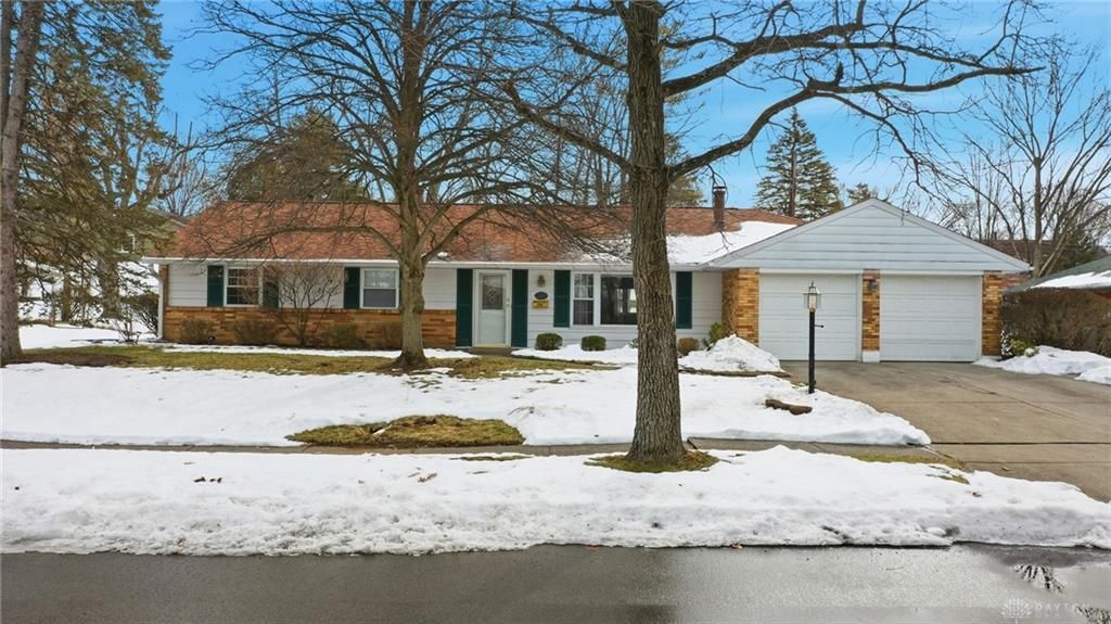 2222 Bending Willow Drive, Kettering, OH 45440 Main Photo