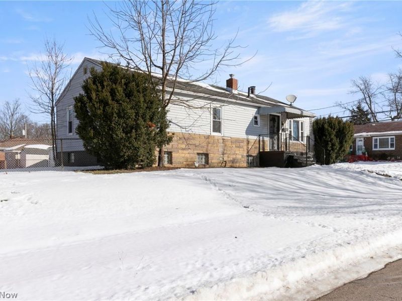 833 Triplett Boulevard, Akron, OH 44306 Photo 2