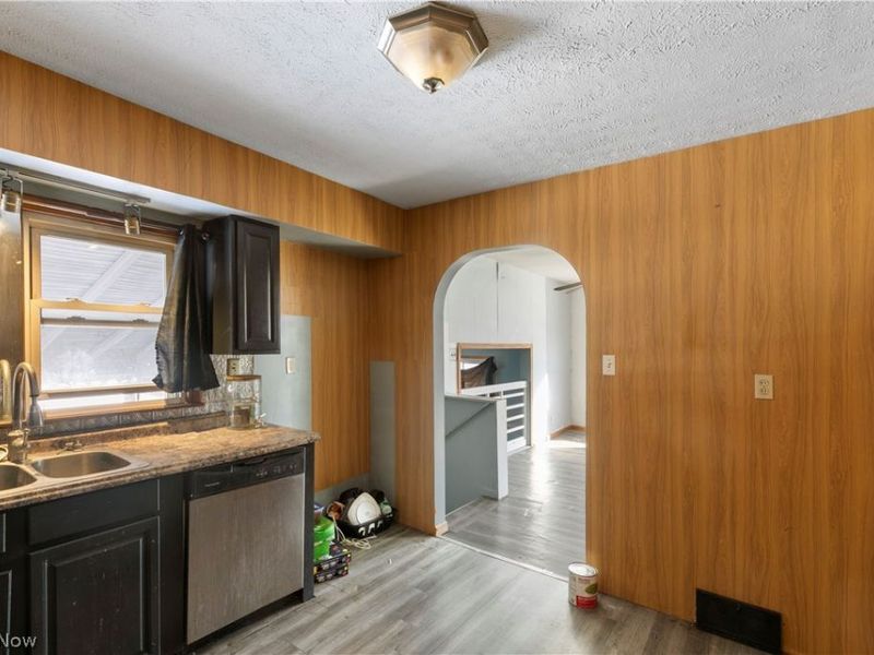 833 Triplett Boulevard, Akron, OH 44306 Photo 7