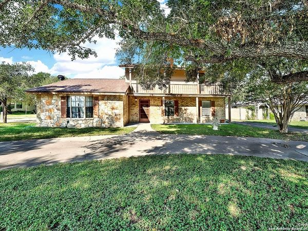 603 N Rachel St, Falls City, TX 78113