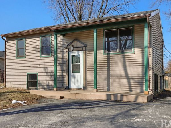 808 Central Park Drive, Round Lake Beach, IL 60073