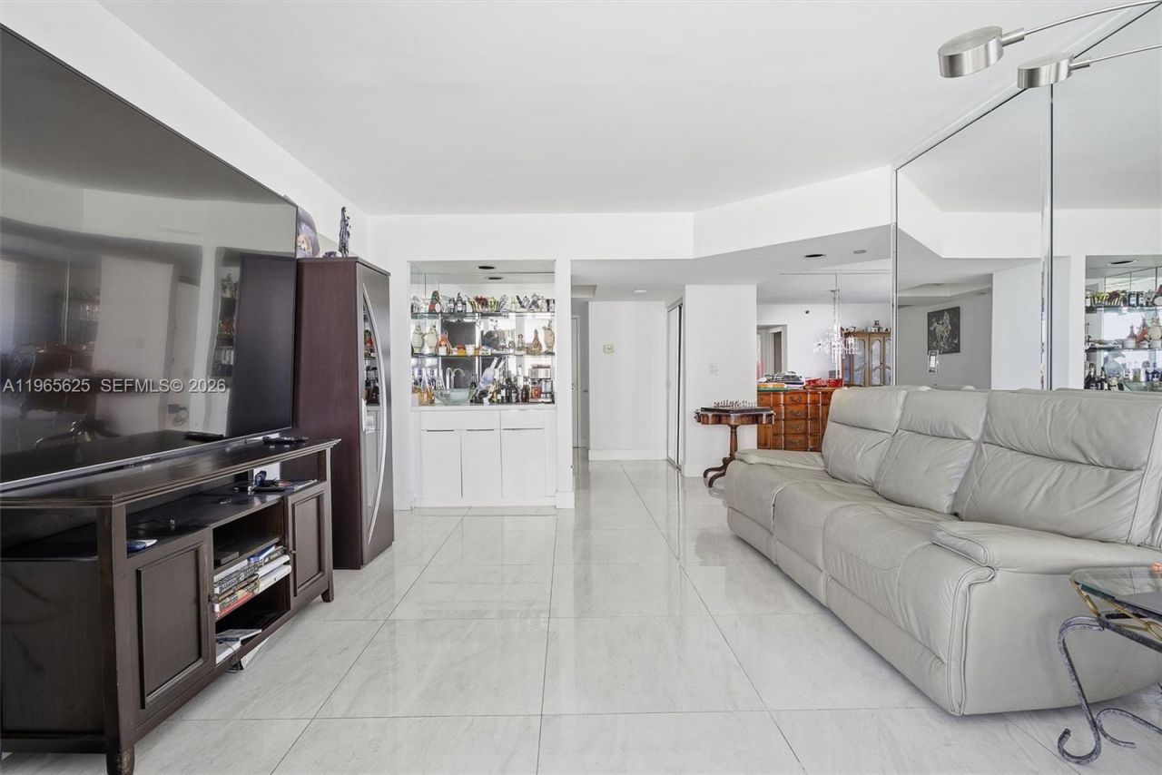 16425 Collins Ave, Unit 714, Sunny Isles Beach, FL 33160 Photo