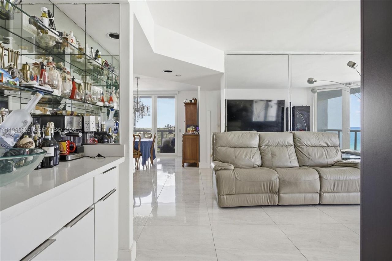 16425 Collins Ave, Unit 714, Sunny Isles Beach, FL 33160 Photo